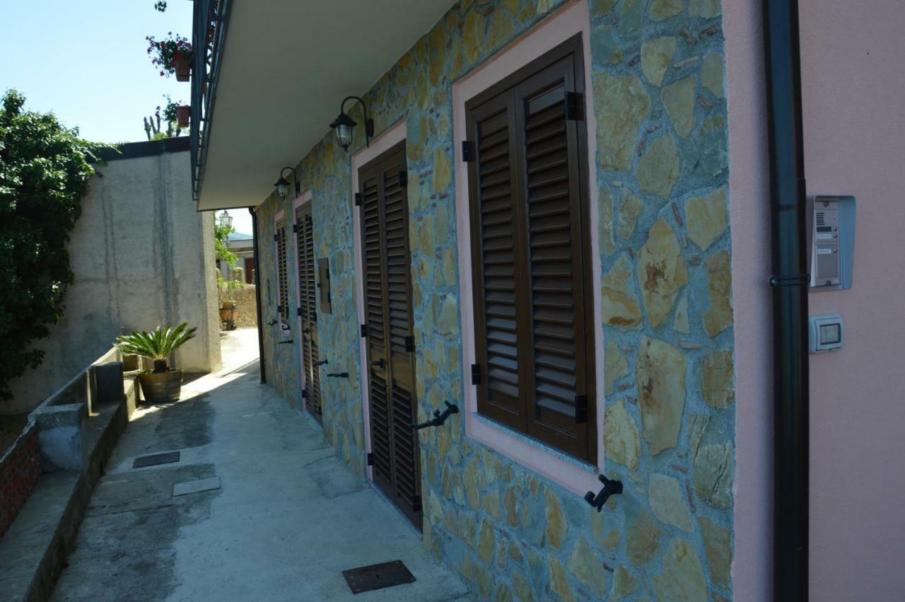 B&B Incantevole Vicolo ปิไรโน ภายนอก รูปภาพ